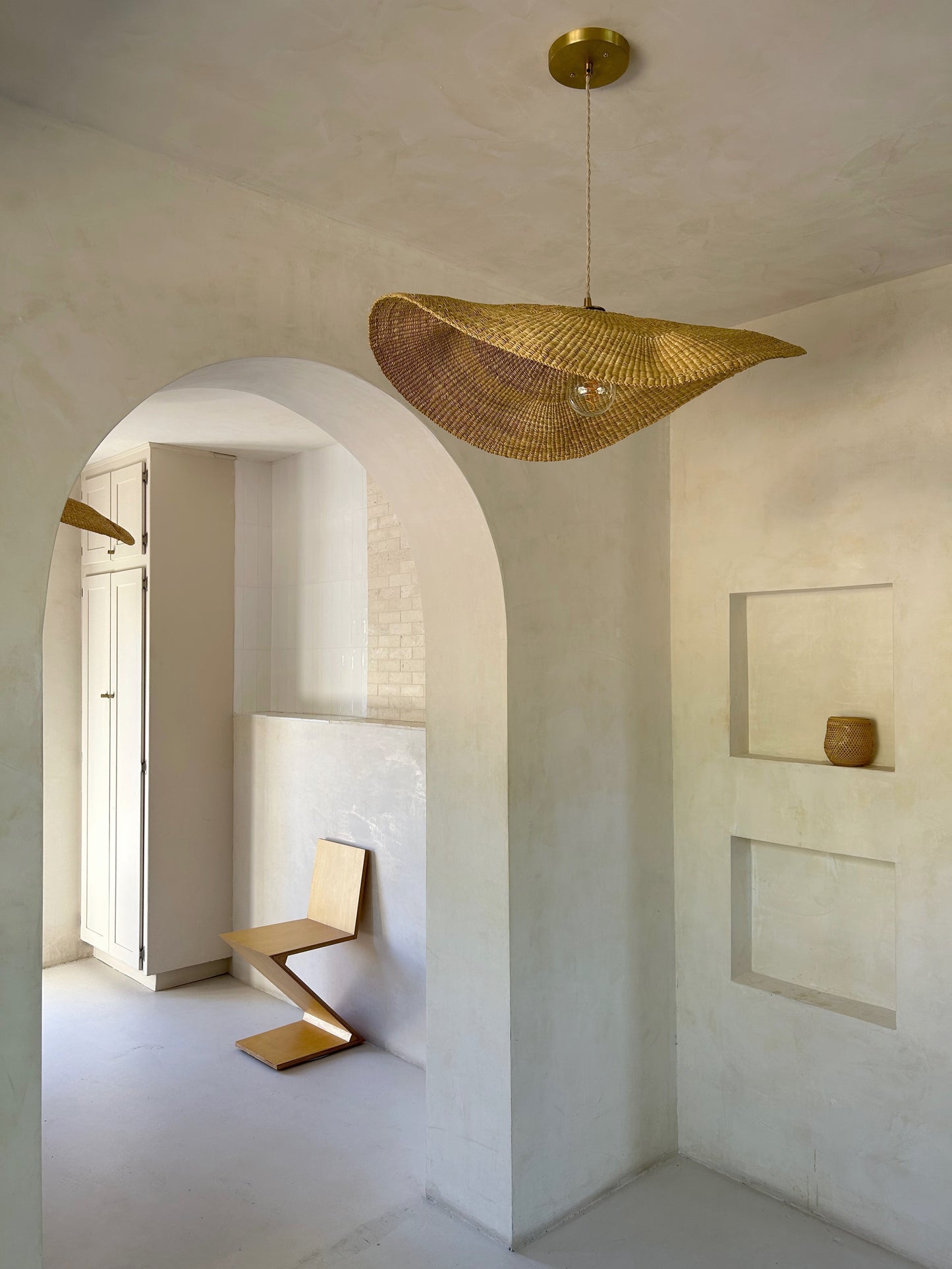 Our Fawn pendant lights are handwoven from natural colored elephant grass in northern Ghana. Their wide and floating shape is striking in any living space, especially over a dining table or kitchen island.